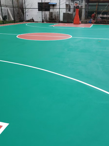 杨陵 球场长期使用易出现地面开裂